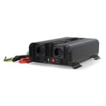 Omvormer Pure Sinusgolf | Ingangsvoltage: 12 V DC | Apparaat stroomoutput: Type F (CEE 7/3) / USB-A / 1x USB-C™ | 230 V AC 50 Hz | 2000 W | Piekvermogen: 4000 W | Screw Terminal | Zuivere Sinusgolf | Zekering | Zwart